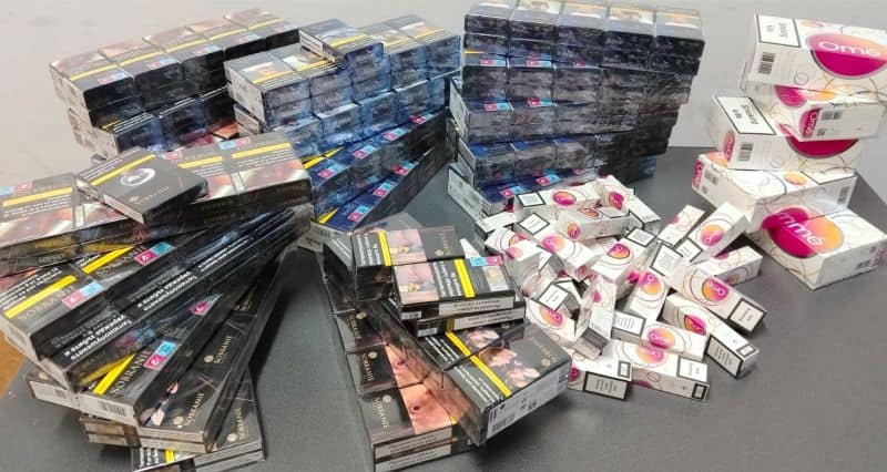 constanta un barbat depistat in timp ce comercializa ilicit in cartierul henri coanda tigari provenite din contrabanda 69d6560449b1f