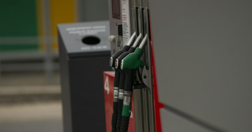 criza combustibililor cehia plafoneaza preturile la carburanti si reduce acciza la motorina 69ce5bc81a5a3