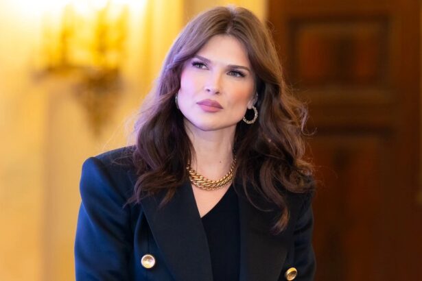 cum a aparut monica barladeanu la o manastire din judetul bacau actrita a cerut ajutorul in mediul online am primit mesajul de mai jos 69e330ff749e7