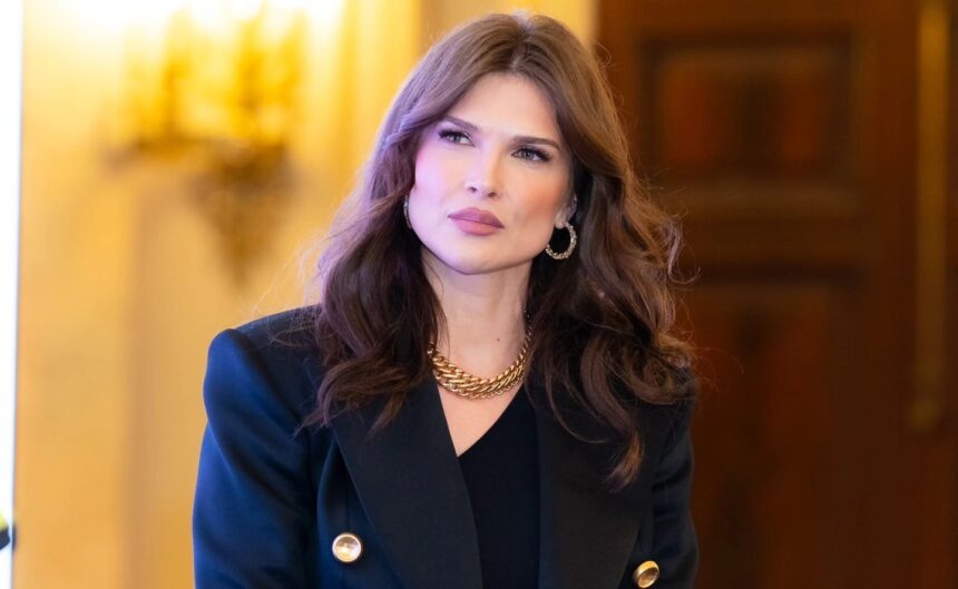 cum a aparut monica barladeanu la o manastire din judetul bacau actrita a cerut ajutorul in mediul online am primit mesajul de mai jos 69e330ff749e7