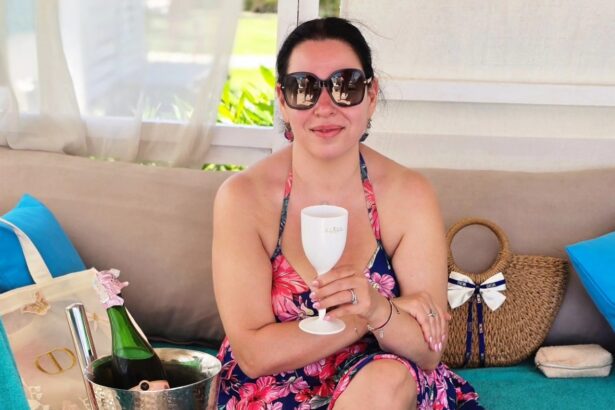 cum a aparut oana roman pe plaja din egipt de ziua ei de nastere vedeta a implinit 50 de ani vedeti video va multumesc 69de0a68dc021