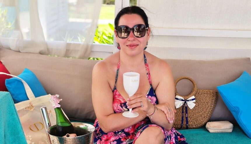 cum a aparut oana roman pe plaja din egipt de ziua ei de nastere vedeta a implinit 50 de ani vedeti video va multumesc 69de0a68dc021