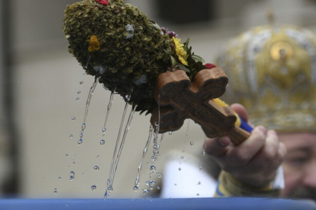 cum se consuma corect agheasma mica in vinerea luminata de izvorul tamaduirii explicatiile preotilor 69e1c0332f089