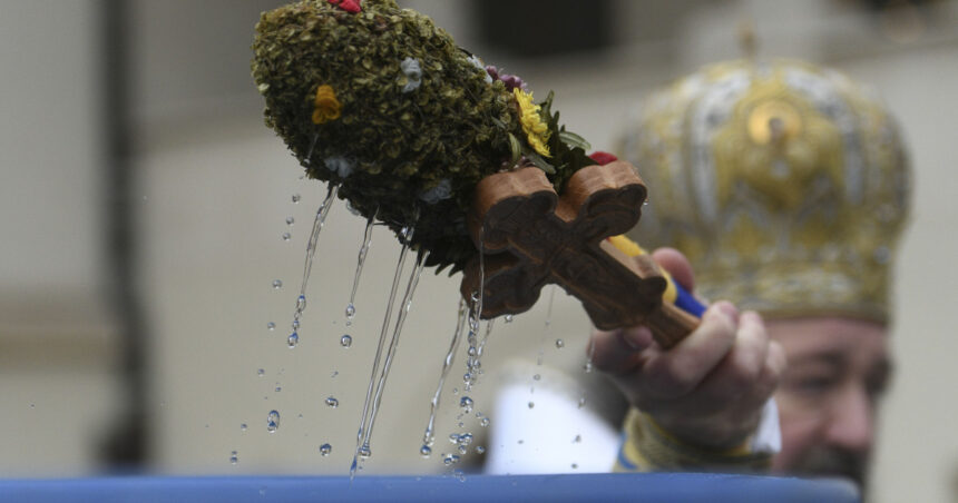 cum se consuma corect agheasma mica in vinerea luminata de izvorul tamaduirii explicatiile preotilor 69e1c0332f089