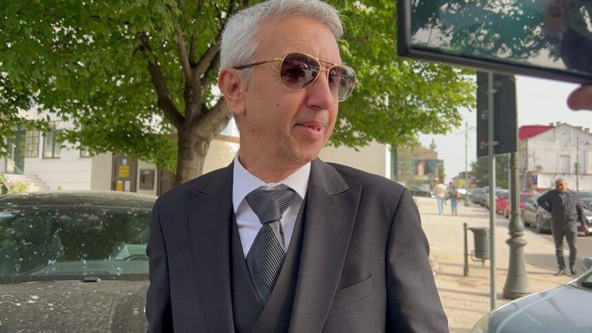 dan diaconescu vrea sa plece din tara fara sa dea explicatii si asteapta daune de un milion de lei din partea autoritatilor 69f28d3989adb