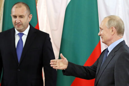 de ce noul lider al bulgariei provincialul rumen radev s ar putea totusi sa nu devina noul cal troian al lui vladimir putin 69eccdec3f97a