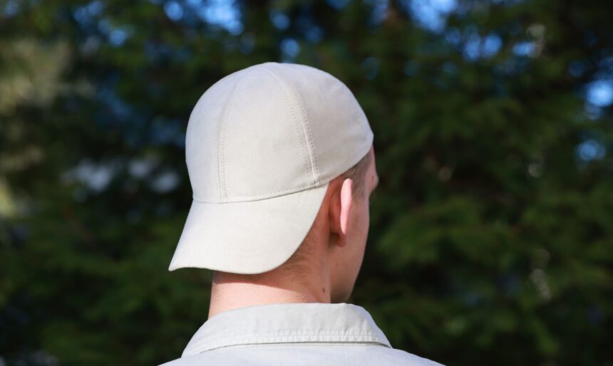 de ce unii oameni poarta sapca mereu si ce spune psihologia despre ei 69e57cad39bad