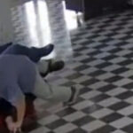 directorul unui liceu din sua a impiedicat un masacru momentul in care sare asupra unui tanar inarmat 69df3c7bd8607