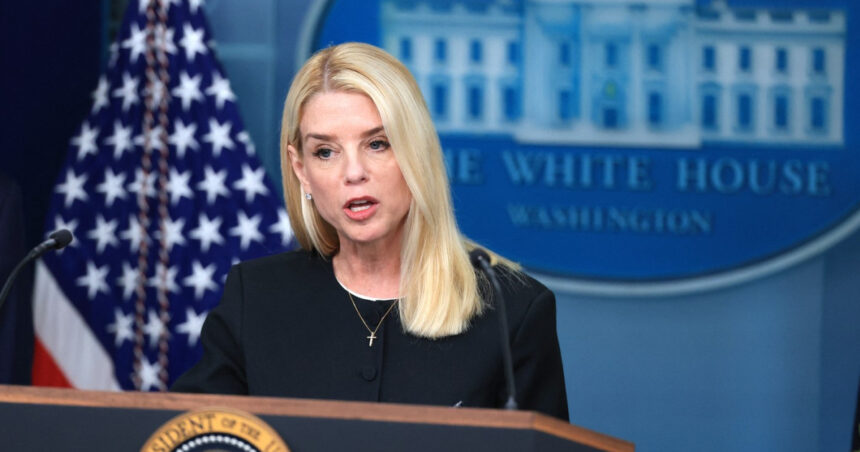 donald trump a demis o pe pam bondi din functia de procuror general al sua liderul american va trece la un nou post foarte necesar 69ceb3ae0ee32