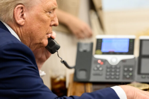 donald trump i a felicitat pe astronautii misiunii artemis 2 sunteti cu adevarat extraordinari astazi ati facut istorie 69d497e052b57