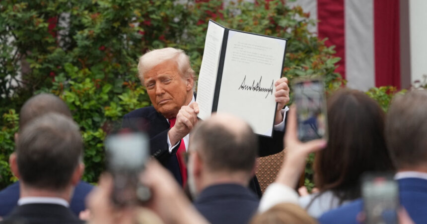 donald trump impune taxe vamale de pana la 100 pentru medicamente si modifica tarifele pentru metale 69cfa778c7677