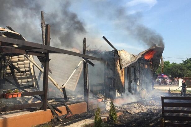 doua pensiuni au fost cuprinse de flacari in localitatea murighiol 69f35e0c03b96