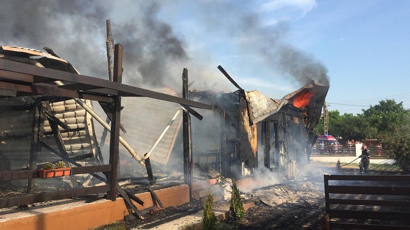 doua pensiuni au fost cuprinse de flacari in localitatea murighiol 69f35e0c03b96