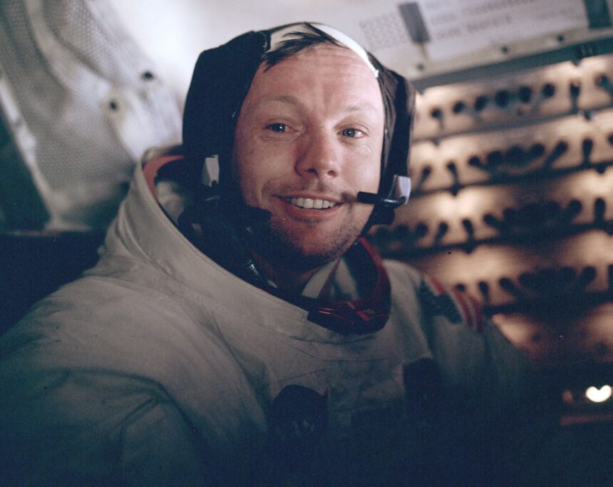 dupa moartea lui neil armstrong sotia lui a gasit ce a adus de pe luna fara sa spuna nimanui 69e1e36d6915f