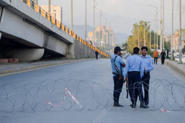 e ca si cum am trai intr o cusca islamabadul sub blocaj in asteptarea negocierilor dintre sua si iran avem nevoie de munca 69e9cfbf5feb1