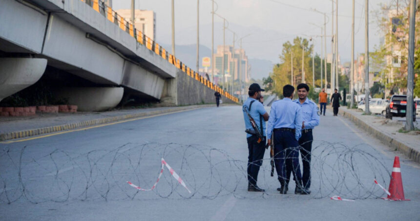 e ca si cum am trai intr o cusca islamabadul sub blocaj in asteptarea negocierilor dintre sua si iran avem nevoie de munca 69e9cfbf5feb1