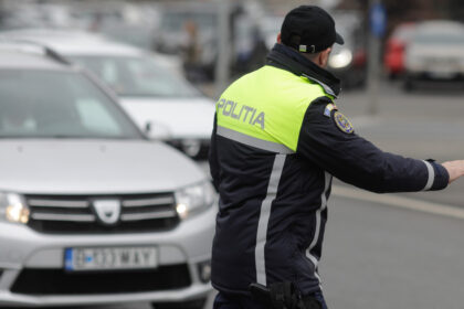 echipamente auto obligatorii in 2026 amenzi pentru soferii care circula cu trusa medicala si extinctorul expirate 69e85405c2d57