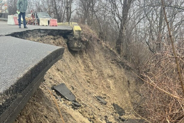 exclusiv drum inchis de trei luni intre campina si dn1 lucrarile nu au inceput localnicii fac ocoluri zilnice 69da1d597351f