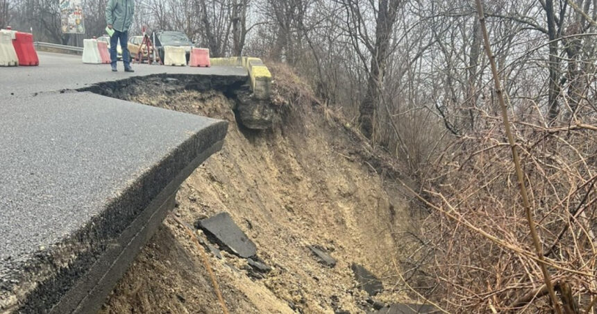 exclusiv drum inchis de trei luni intre campina si dn1 lucrarile nu au inceput localnicii fac ocoluri zilnice 69da1d597351f