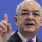 exclusiv emil boc spune ca retragerea sustinerii de catre psd e o greseala istorica cu consecinte grele alternativa este haosul sau dezastrul 69e8af78d737d