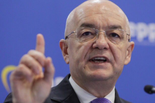 exclusiv emil boc spune ca retragerea sustinerii de catre psd e o greseala istorica cu consecinte grele alternativa este haosul sau dezastrul 69e8af78d737d