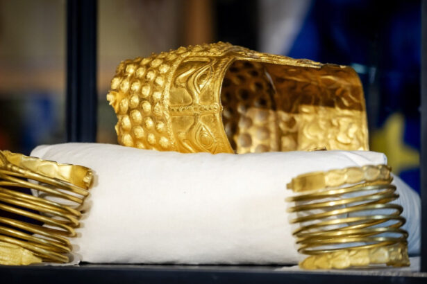 exclusiv romania va restitui bani din despagubirea pentru furtul coifului de la cotofenesti si a bratarilor de aur cum va fi calculata suma 69ce8629a6f10