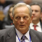 exclusiv theodor stolojan o tara care isi da cu stangul in dreptul costul nu va fi platit de domnii cu cutii de pantofi pline de euro 69e77e03d5dff