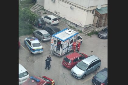 femeia care a cazut de la etaj in zona cet cand spala geamurile este in stare grava 69f3387324b27