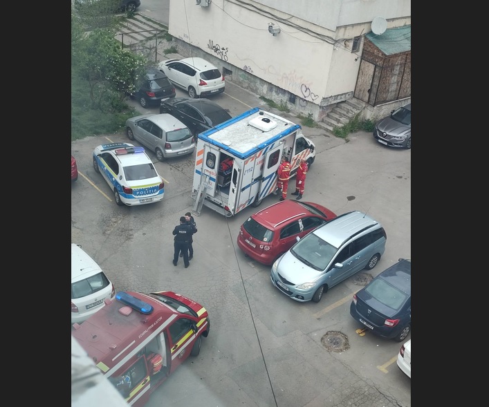 femeia care a cazut de la etaj in zona cet cand spala geamurile este in stare grava 69f3387324b27