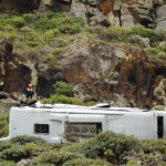 foto accident grav in insulele canare un barbat a murit si 27 de turisti au fost raniti dupa ce un autobuz a cazut intr o rapa 69d9ec16dc2ce