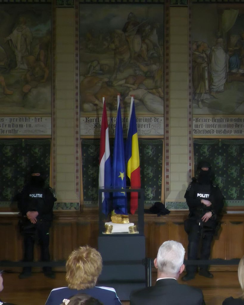 foto oficial de la parchetul general coiful de la cotofenesti si doua bratari dacice au fost recuperate 69ce680381e9e