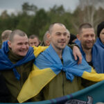 foto rusia si ucraina au facut un schimb de 350 de prizonieri de razboi inainte de armistitiul de paste 69da475a6c467