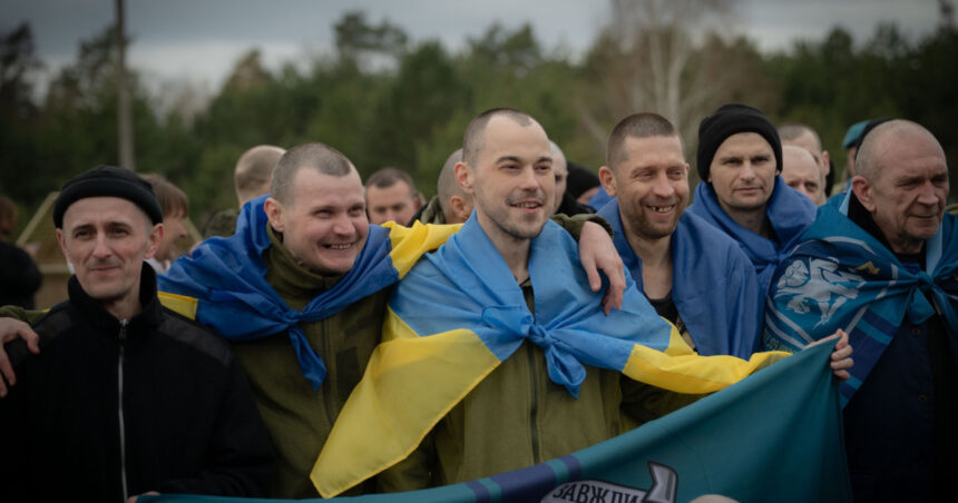foto rusia si ucraina au facut un schimb de 350 de prizonieri de razboi inainte de armistitiul de paste 69da475a6c467