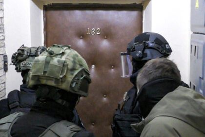 fsb a impuscat mortal un barbat suspectat ca ar fi incercat sa asasineze oficiali ai roskomnadzor alte sapte persoane arestate 69eb6457aaf9f