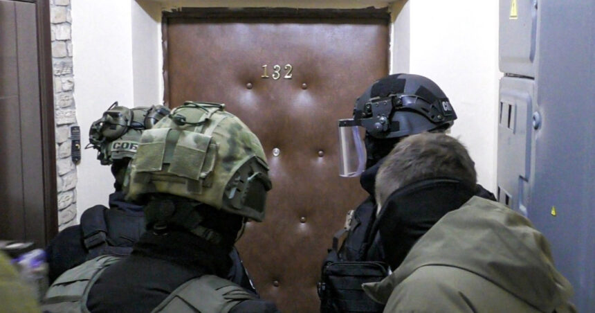 fsb a impuscat mortal un barbat suspectat ca ar fi incercat sa asasineze oficiali ai roskomnadzor alte sapte persoane arestate 69eb6457aaf9f