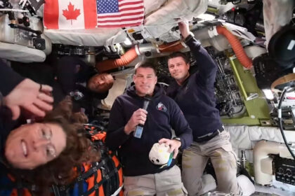 galerie foto astronautii misiunii artemis 2 au parcurs mai mult de jumatate din drumul spre luna 69d141946a533