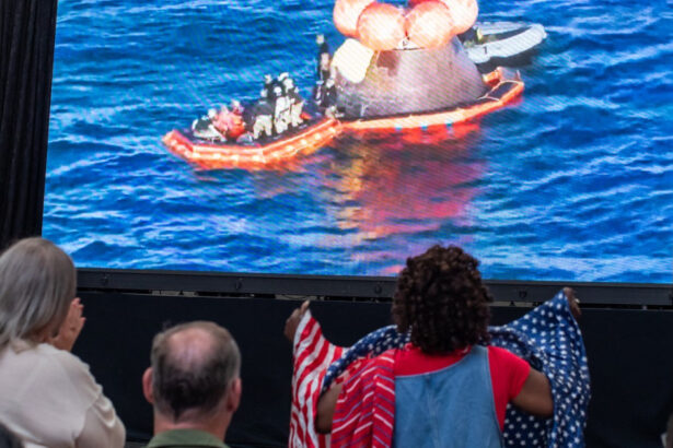 galerie foto dupa succesul misiunii artemis ii trump anunta ca urmatoarea etapa este marte 69d9e164be0ea