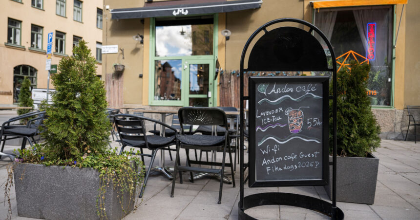 galerie foto prima cafenea condusa de inteligenta artificiala a fost deschisa la stockholm ce poate face mona 69f1b9024e016