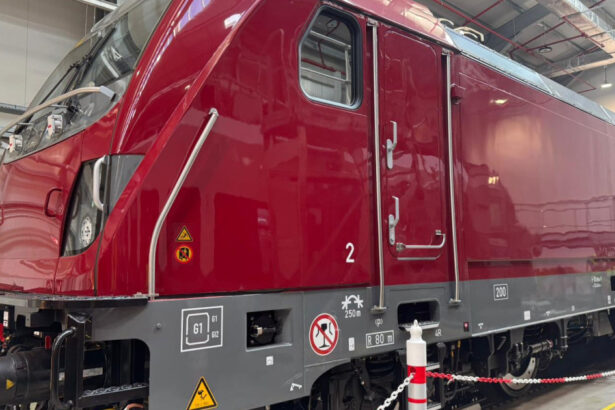 galerie foto prima locomotiva alstom care atinge 200 km ora a fost livrata catre autoritatea pentru reforma feroviara 69d55743e3c9a