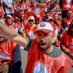 galerie foto turcia 162 de arestari si mii de conturi blocate dupa atacurile din scoli profesorii protesteaza la ankara 69e0df414006f