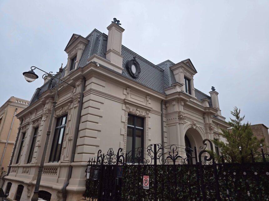 galerie foto un monument istoric construit in secolul xx este scos la vanzare a apartinut medicului pediatru aristide karatzali 69d5806a08646