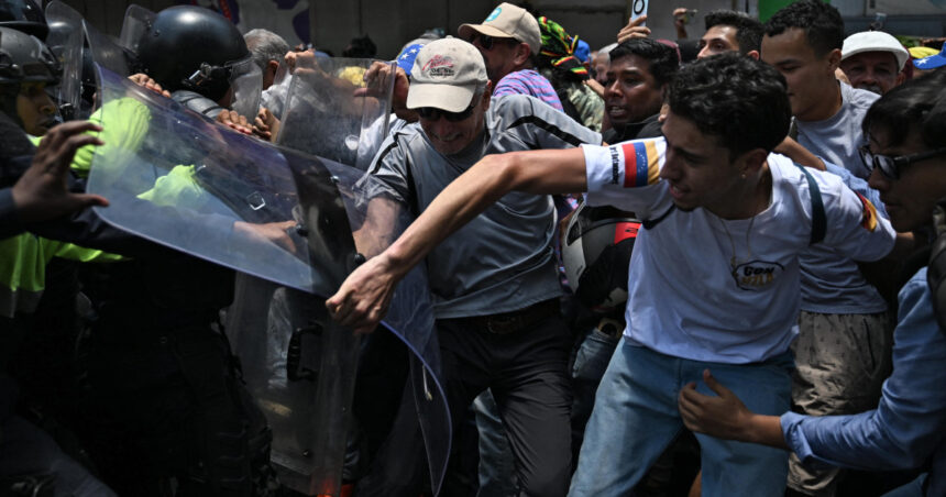 galerie foto venezuela fortele de ordine folosesc gaze lacrimogene impotriva protestatarilor indreptati spre miraflores 69d7f8d7ee9c4