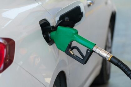 guvernul reduce acciza la motorina cu 30 de bani pe litru si limiteaza schimbarea preturilor la pompa la o singura data pe zi 69ce9c0cbe28d