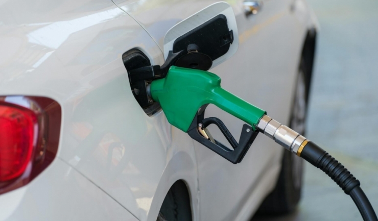 guvernul reduce acciza la motorina cu 30 de bani pe litru si limiteaza schimbarea preturilor la pompa la o singura data pe zi 69ce9c0cbe28d