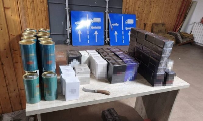 haine parfumuri si jucarii contrafacute in valoare de peste 200 000 de lei descoperite de politistii de frontiera constanteni 69cf712e5181c