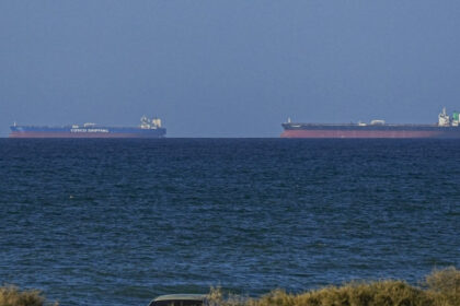 haos in stramtoarea ormuz zeci de mii de marinari raman captivi pe mare 69efa2280d9be