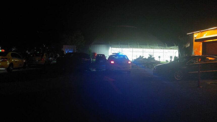 hilar dar penal s a cocotat pe scaun pe ringul de dans a cazut peste un barbat si apoi i a tras si un pumn 69d046393b848