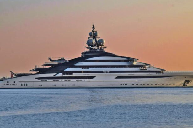 iahtul unui oligarh rus a traversat fara probleme stramtoarea ormuz 69ee0e24af28e