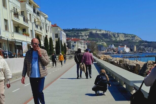 in timp ce noi facem circ si drame pe litoral bulgarii isi vad linistiti de turism prognozeaza performante si incasari mai mari 69dcfd9e3f265