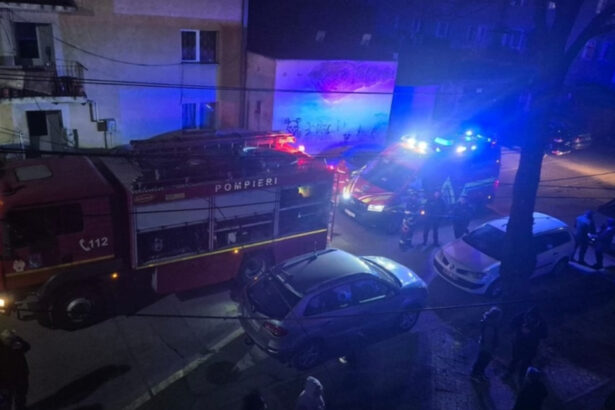 incendiu puternic intr un bloc din sighetu marmatiei peste 80 de oameni evacuati 69d60609307e5